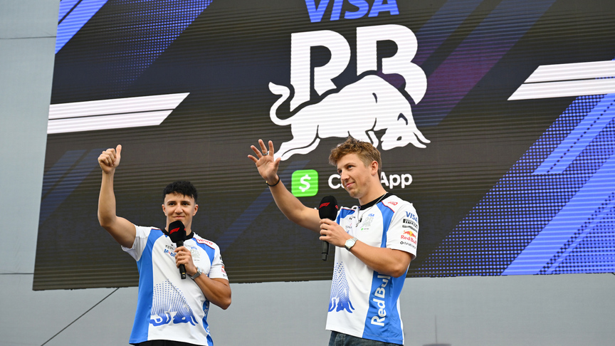 2025 Abu Dhabi GP: Lawson and Hadjar hit the Fanzone stage at Marina Bay